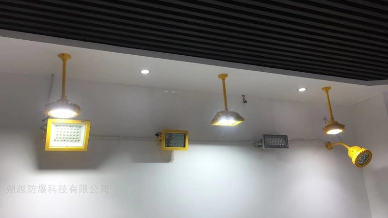 以下是几款在市场上口碑较好的酒店照明灯具品牌：